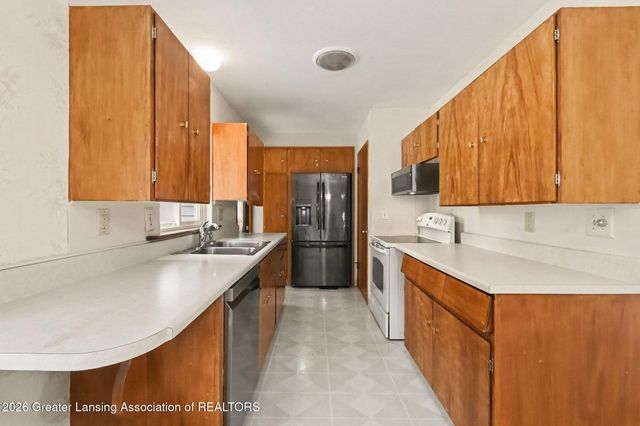 117 Woodhaven Drive, Lansing, MI 48917