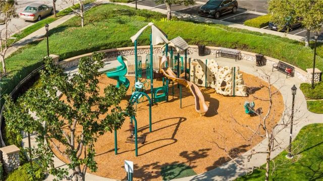 636 Boxwood Ln, Azusa, CA 91702