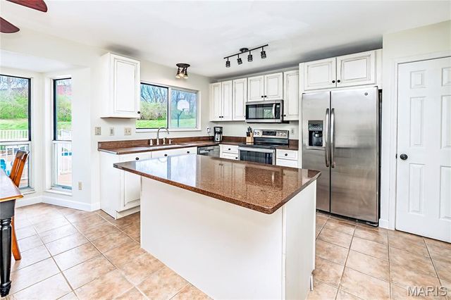 6301 Highland Estates Drive, St Louis, MO 63129