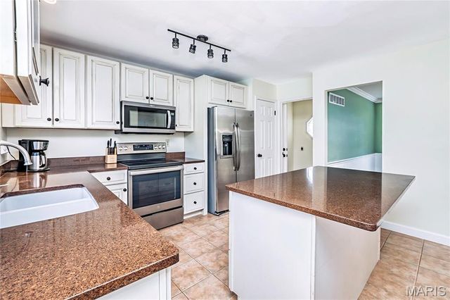 6301 Highland Estates Drive, St Louis, MO 63129