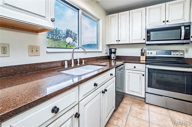 6301 Highland Estates Drive, St Louis, MO 63129