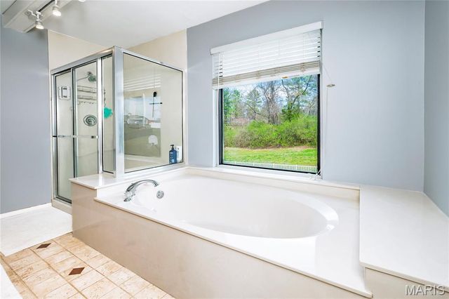 6301 Highland Estates Drive, St Louis, MO 63129