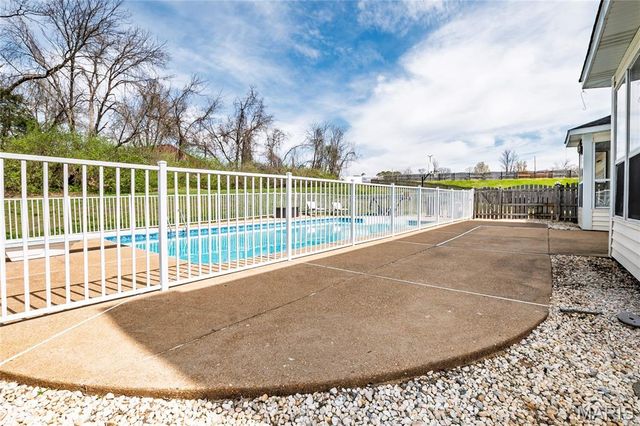 6301 Highland Estates Drive, St Louis, MO 63129