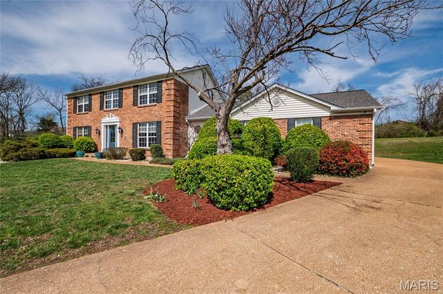 6301 Highland Estates Drive, St Louis, MO 63129