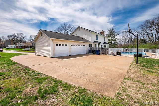 6301 Highland Estates Drive, St Louis, MO 63129