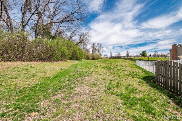 6301 Highland Estates Drive, St Louis, MO 63129