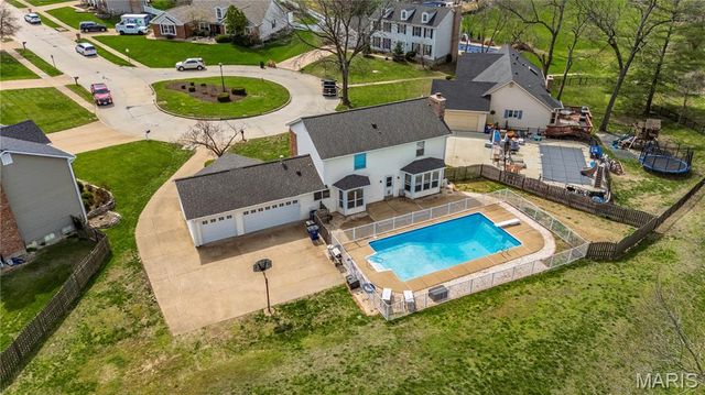 6301 Highland Estates Drive, St Louis, MO 63129