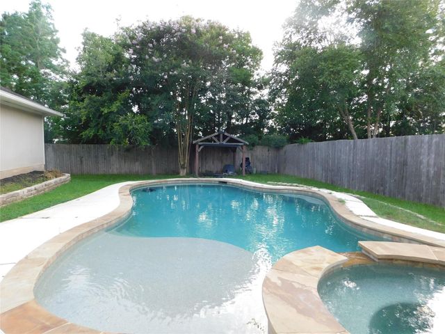 1703 Summergate Drive, Conroe, TX 77304