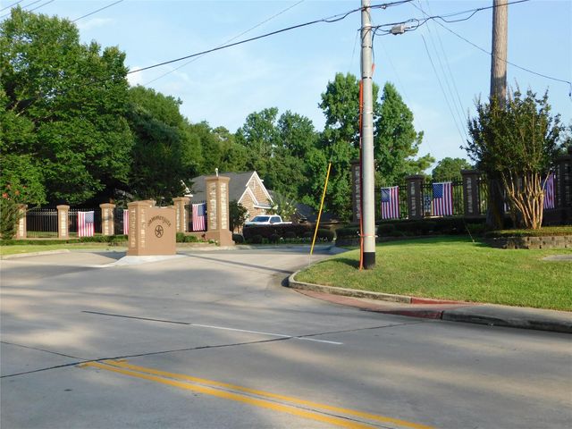1703 Summergate Drive, Conroe, TX 77304