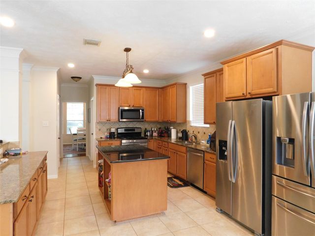 1703 Summergate Drive, Conroe, TX 77304