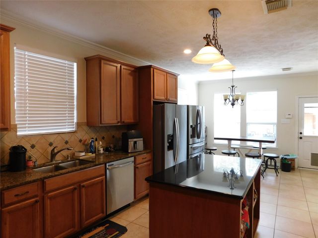 1703 Summergate Drive, Conroe, TX 77304