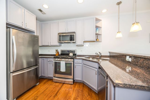 3401 N Racine Avenue 3, Chicago, IL 60657