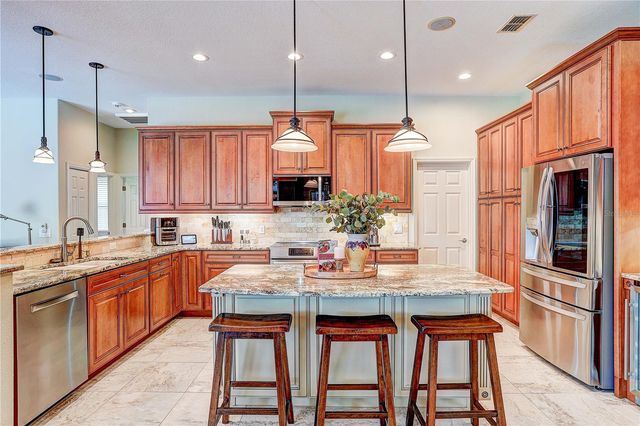 2812 CLUBHOUSE DRIVE, Plant City, FL 33566