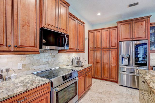 2812 CLUBHOUSE DRIVE, Plant City, FL 33566