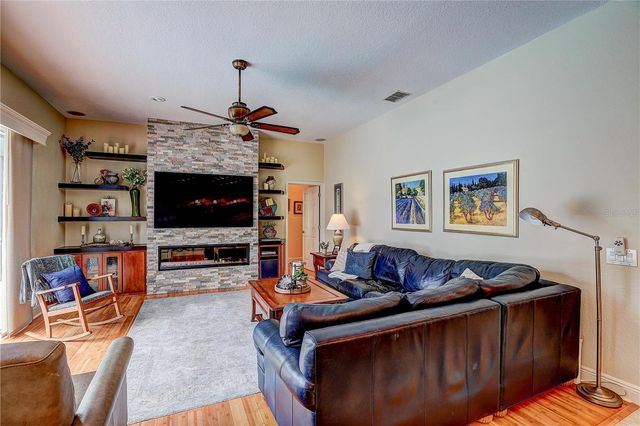 2812 CLUBHOUSE DRIVE, Plant City, FL 33566