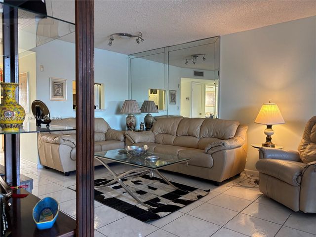 9900 Sunrise Lakes Boulevard 210, Sunrise, FL 33322