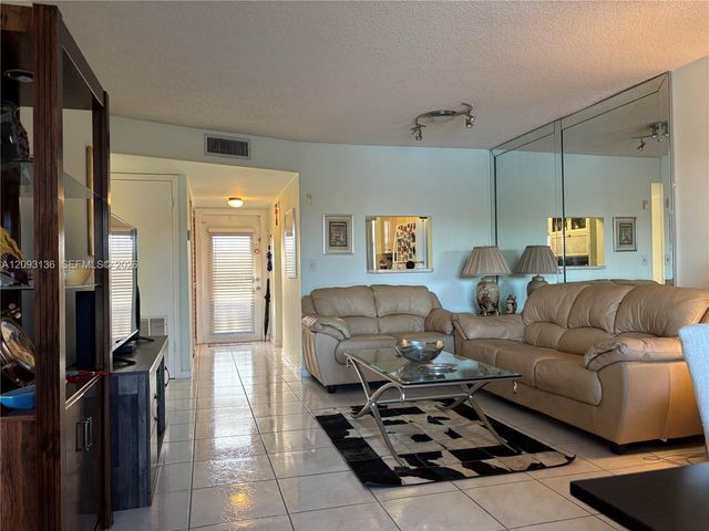 9900 Sunrise Lakes Boulevard 210, Sunrise, FL 33322