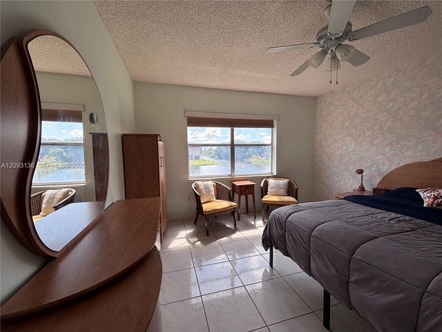 9900 Sunrise Lakes Boulevard 210, Sunrise, FL 33322