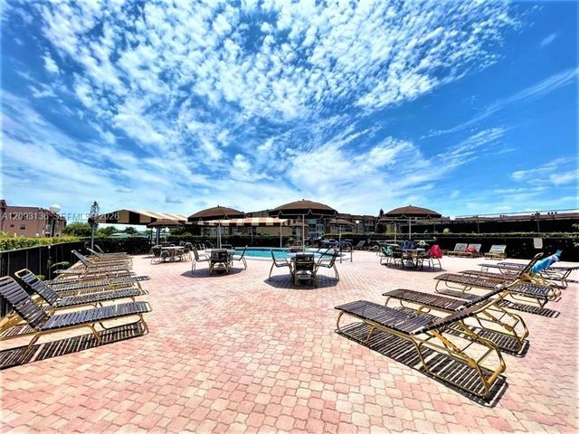 9900 Sunrise Lakes Boulevard 210, Sunrise, FL 33322