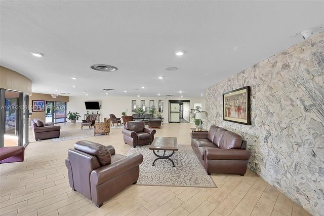 9900 Sunrise Lakes Boulevard 210, Sunrise, FL 33322