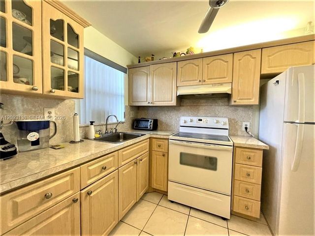 9900 Sunrise Lakes Boulevard 210, Sunrise, FL 33322