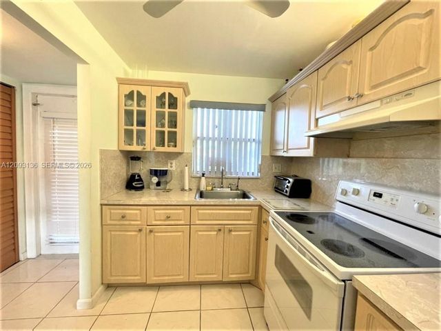 9900 Sunrise Lakes Boulevard 210, Sunrise, FL 33322
