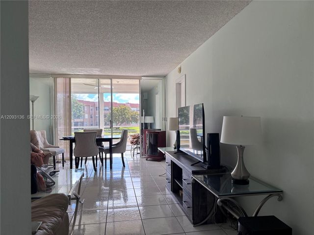 9900 Sunrise Lakes Boulevard 210, Sunrise, FL 33322