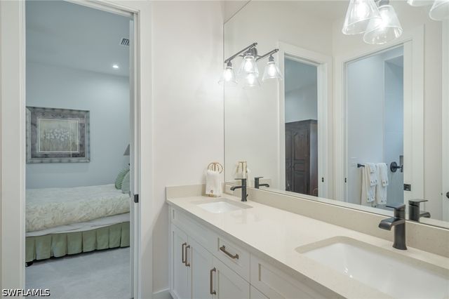 2943 Coco Lakes DR, Naples, FL 34105