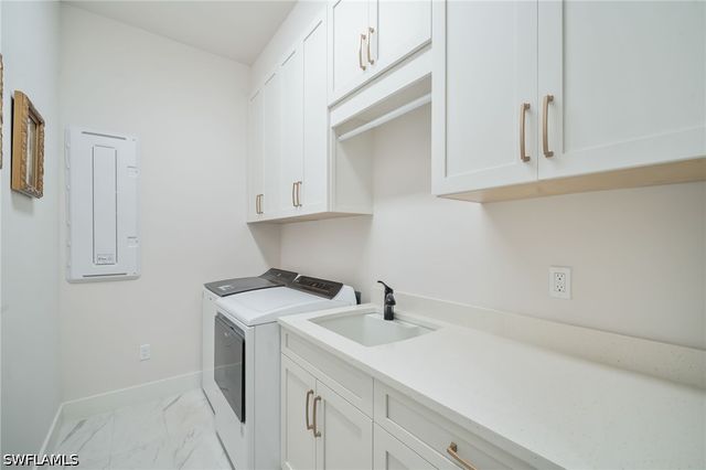 2943 Coco Lakes DR, Naples, FL 34105