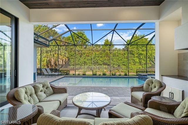 2943 Coco Lakes DR, Naples, FL 34105
