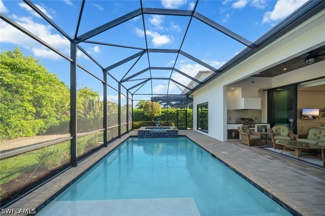 2943 Coco Lakes DR, Naples, FL 34105