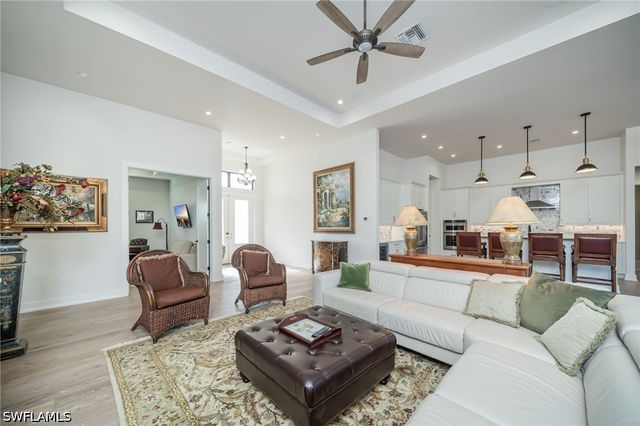 2943 Coco Lakes DR, Naples, FL 34105