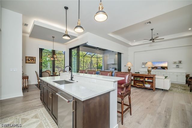 2943 Coco Lakes DR, Naples, FL 34105