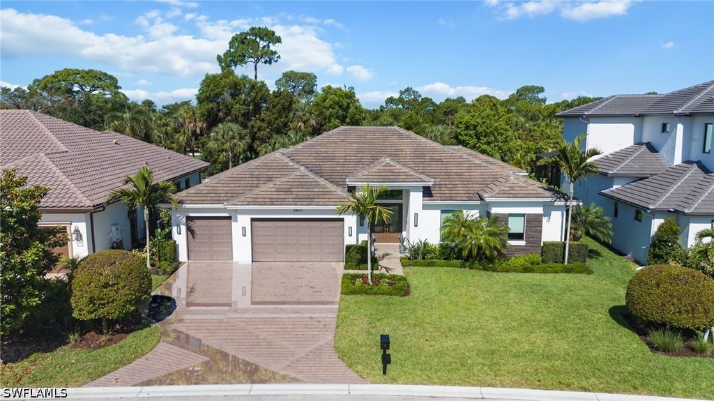 2943 Coco Lakes DR, Naples, FL 34105