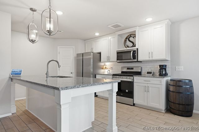 12008 N 131st East Avenue, Collinsville, OK 74021