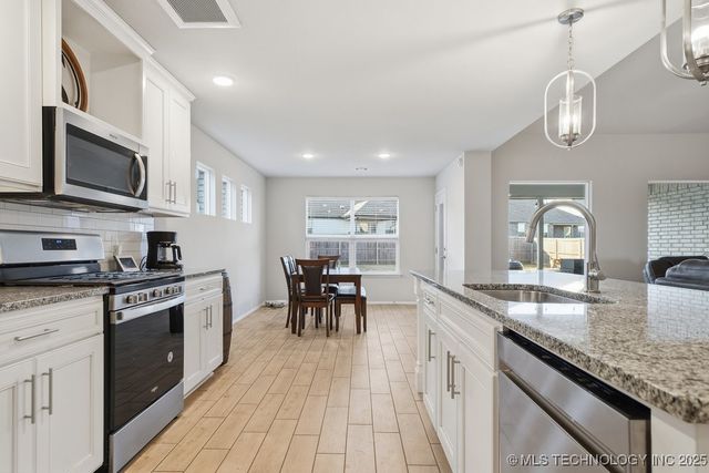 12008 N 131st East Avenue, Collinsville, OK 74021