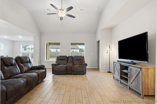 12008 N 131st East Avenue, Collinsville, OK 74021