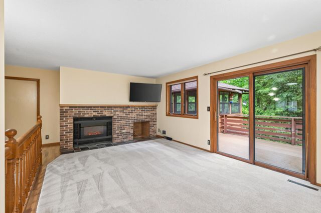 7712 Riverdale Drive N, Brooklyn Park, MN 55444