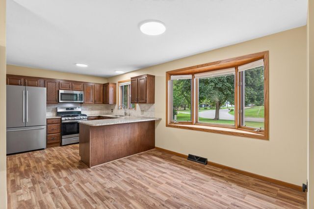 7712 Riverdale Drive N, Brooklyn Park, MN 55444