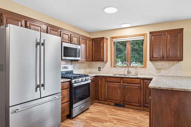 7712 Riverdale Drive N, Brooklyn Park, MN 55444