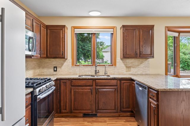 7712 Riverdale Drive N, Brooklyn Park, MN 55444