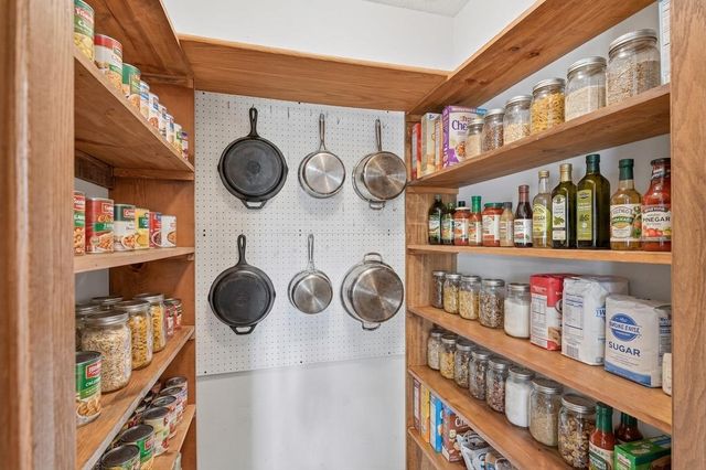 7712 Riverdale Drive N, Brooklyn Park, MN 55444
