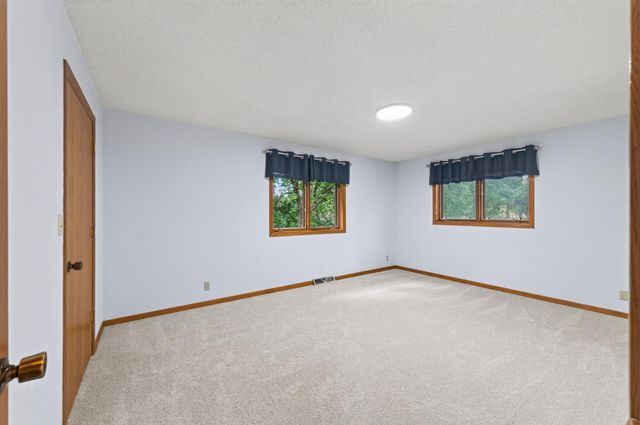7712 Riverdale Drive N, Brooklyn Park, MN 55444