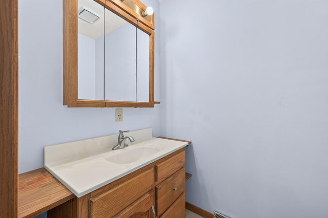 7712 Riverdale Drive N, Brooklyn Park, MN 55444
