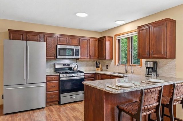 7712 Riverdale Drive N, Brooklyn Park, MN 55444