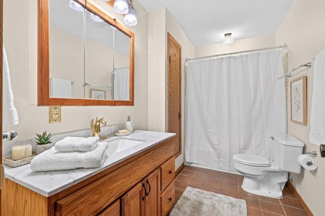 7712 Riverdale Drive N, Brooklyn Park, MN 55444
