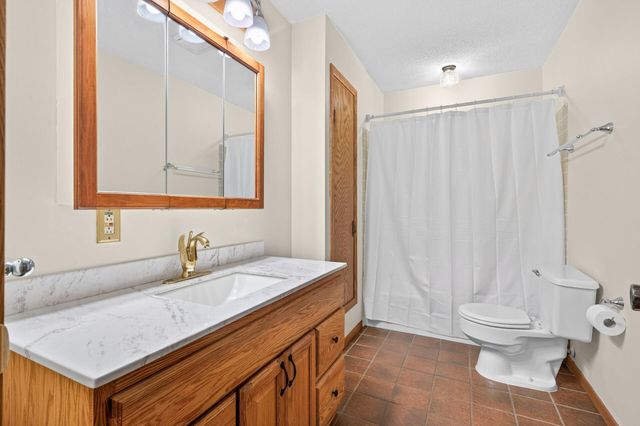 7712 Riverdale Drive N, Brooklyn Park, MN 55444