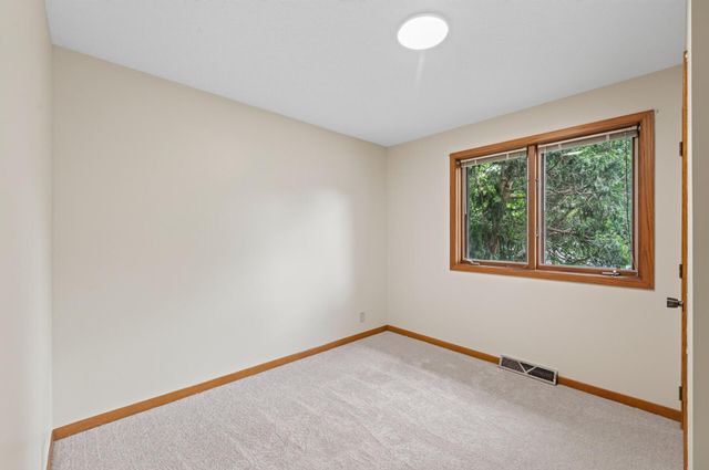 7712 Riverdale Drive N, Brooklyn Park, MN 55444