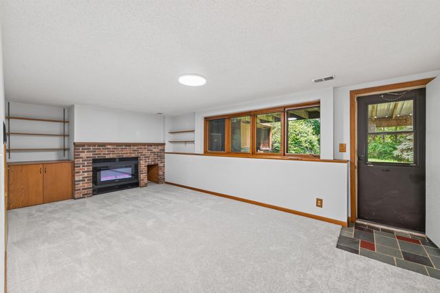 7712 Riverdale Drive N, Brooklyn Park, MN 55444