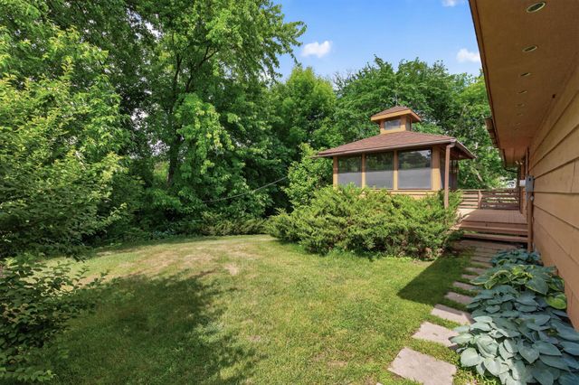 7712 Riverdale Drive N, Brooklyn Park, MN 55444